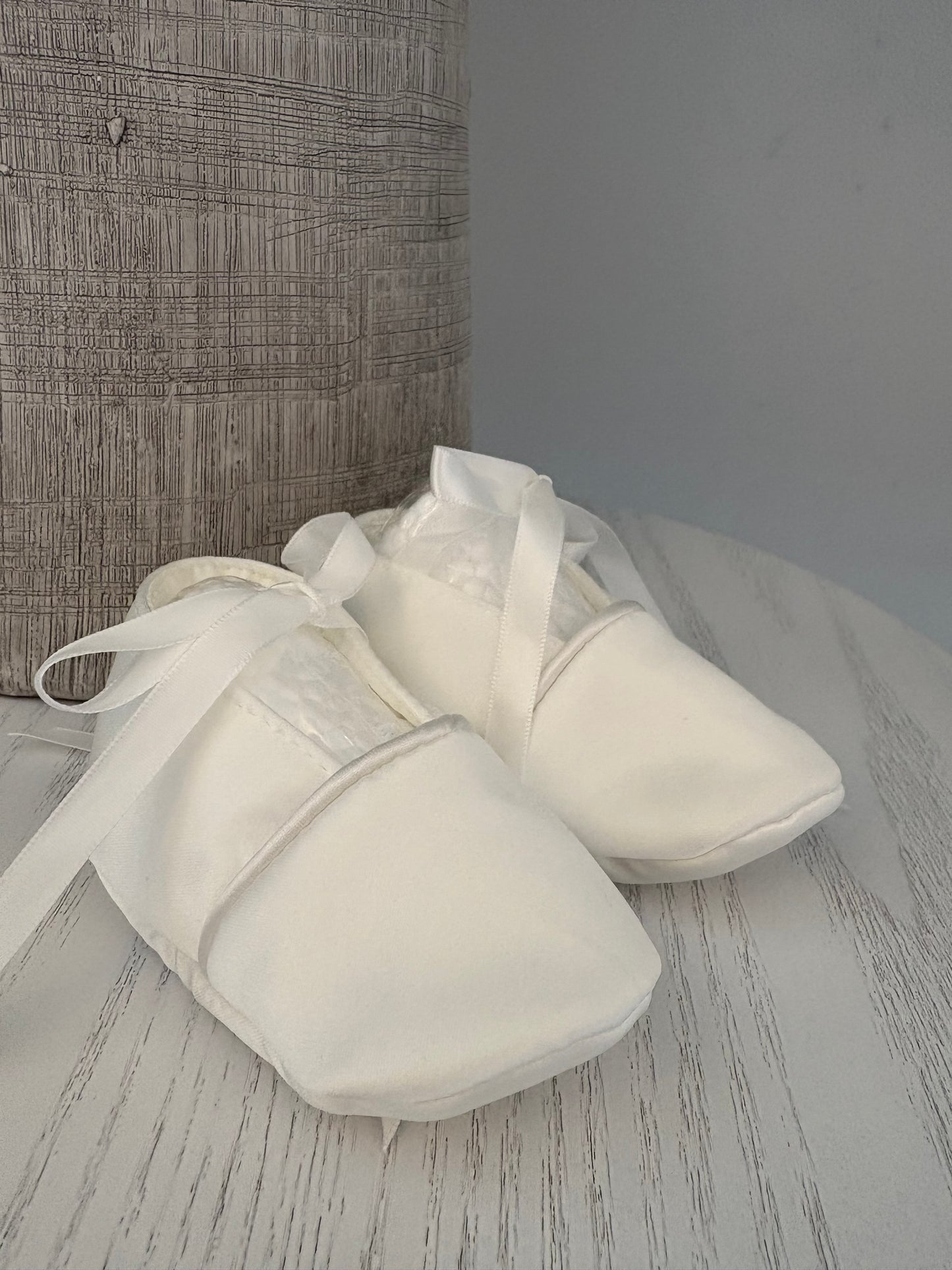 Jaxon - PREMIUM COLLECTION Boys Traditional Ivory 4 Piece Christening Gown - Boys Short Sleeve Romper with Pearl & Bow Detail, Full Length Sleeveless Coat, Hat & Shoes