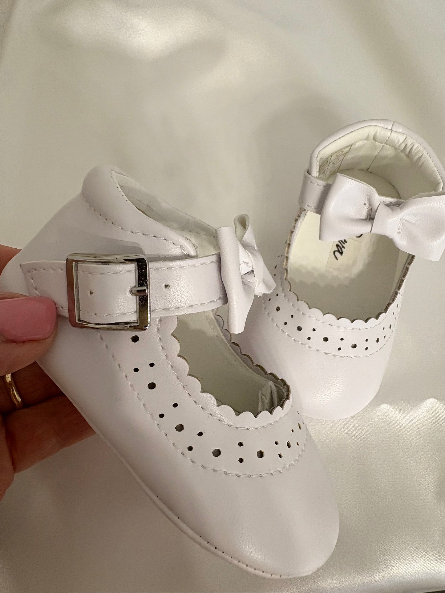 Elegant White Baby Mary Jane Shoes with Satin Bow